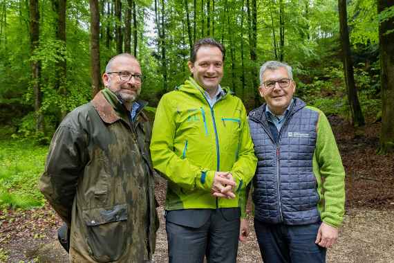 Für einen funktionierenden Schutzwald als Bollwerk gegen Lawinen und Muren setzten sich Landesforstdirektor Michael Mitter, Bundesminister Norbert Totschnig und Landesrat Josef Schwaiger ein.