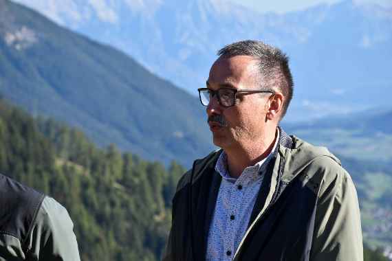 Bgm. Andreas Gleirscher: „In Neustift sehen wir unmittelbar, was ein funktionierender Schutzwald für unsere Siedlungen bedeutet. Der Wald ist uns wichtig. Deshalb setzen wir auch auf eigene Forstarbeiter in der Gemeindegutsagrargemeinschaft.“