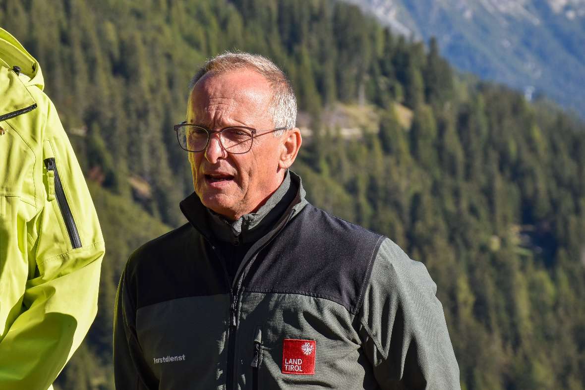 Florian Riccabona: „Die Aufarbeitung und anschließende Wiederbewaldung ist komplex und dauert mehrere Jahre an. Die Waldaufseher und die Bezirksforstinspektionen stehen den Betroffenen vor Ort für Beratung und Abwicklung zur Verfügung.“